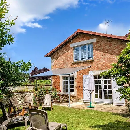 Renove Avec Jardin Clos, Cheminee Et Baby-foot A Contrisson, Proche Du Du Der. Landhuis